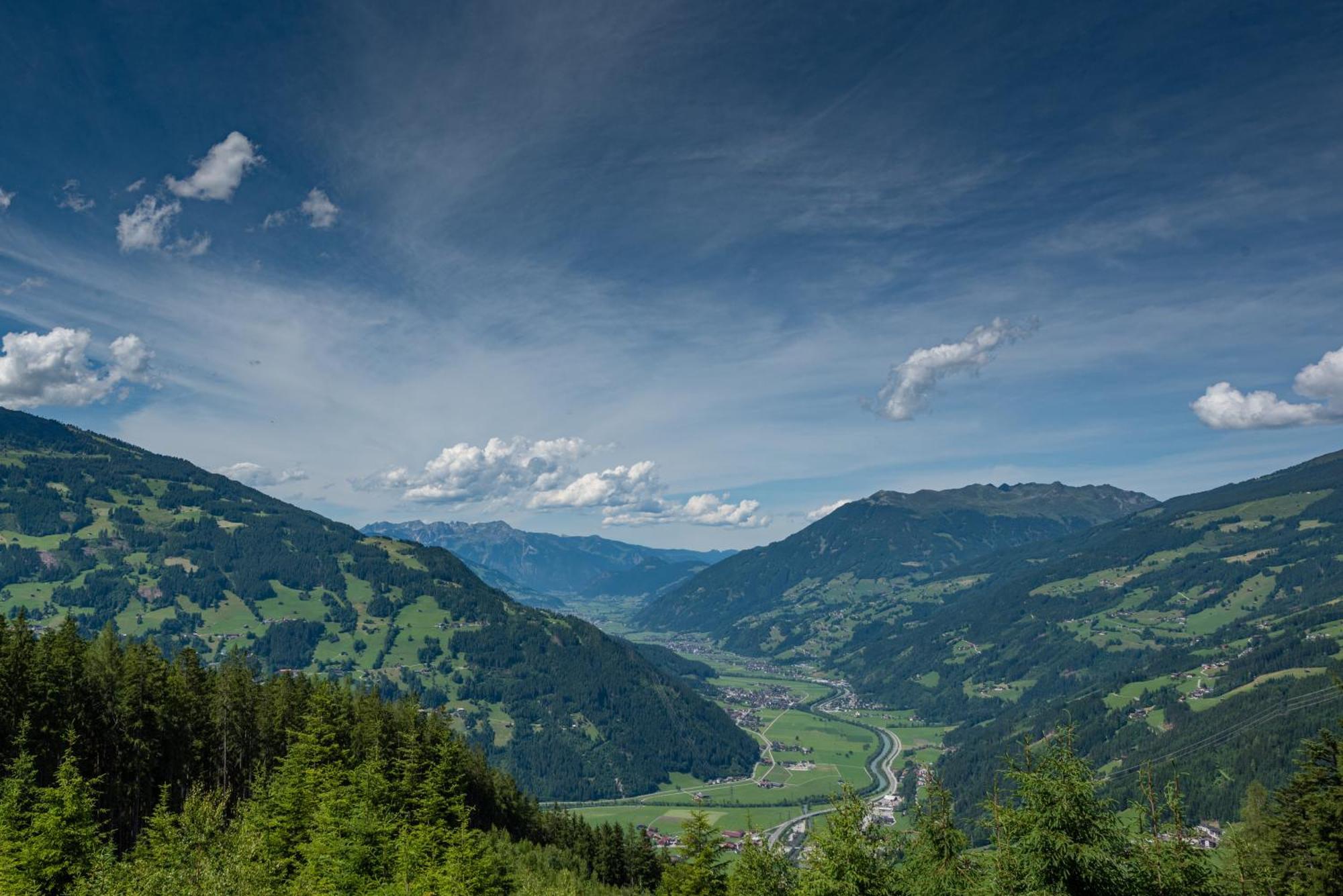 Ausblick Zillertal Apartment Hainzenberg